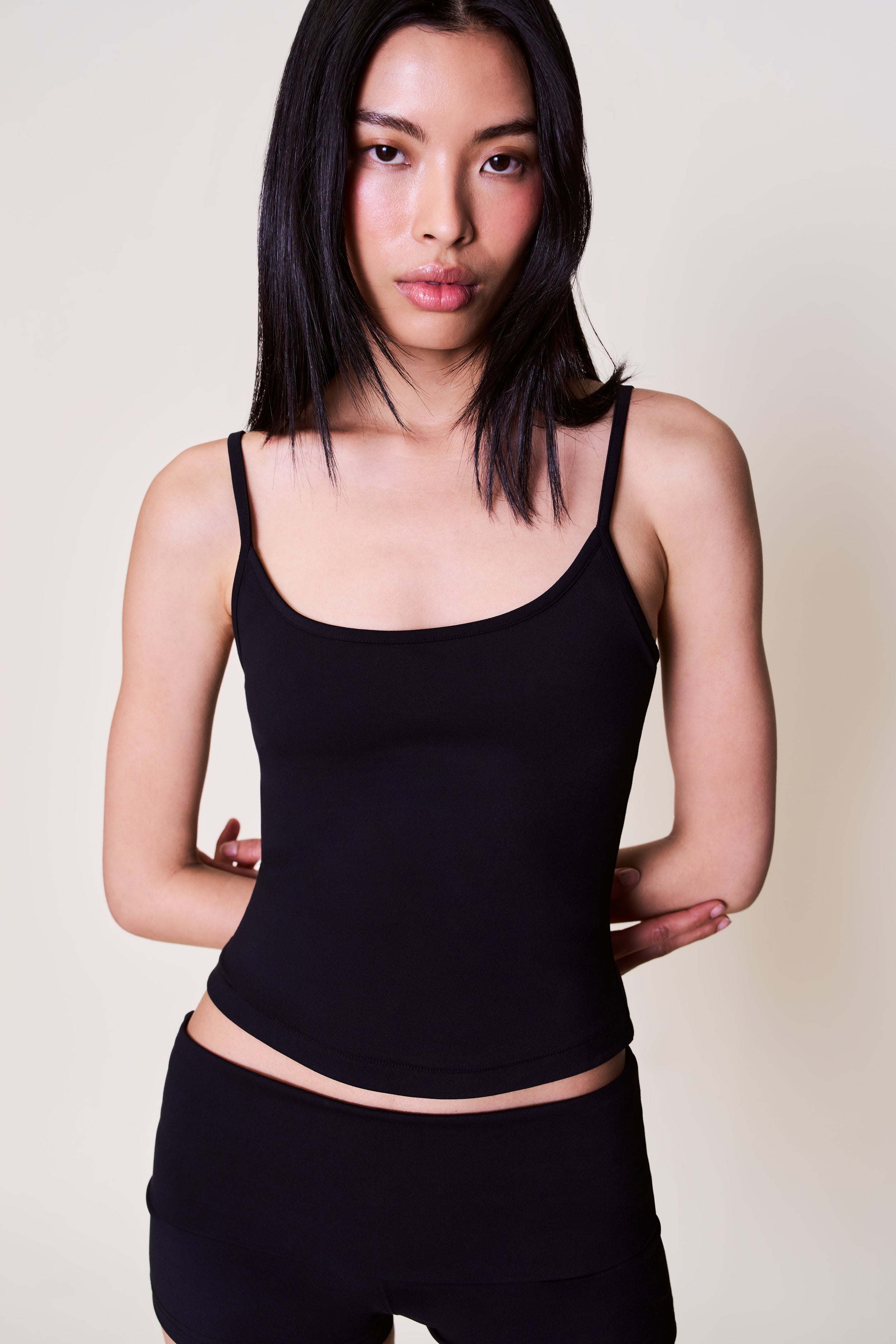 GUIZIO クルーネック ブラック Tops - Knit Tops, Camisoles, Crop Tops, Corsets, Boleros