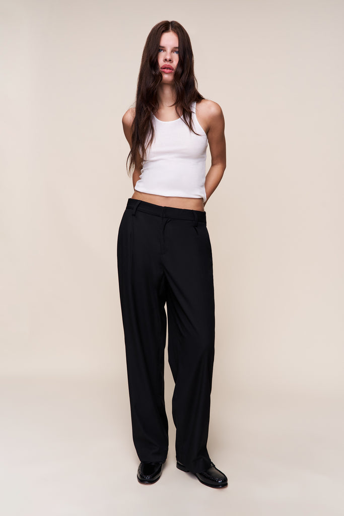 Leo Mid Rise Straight Pant in Black