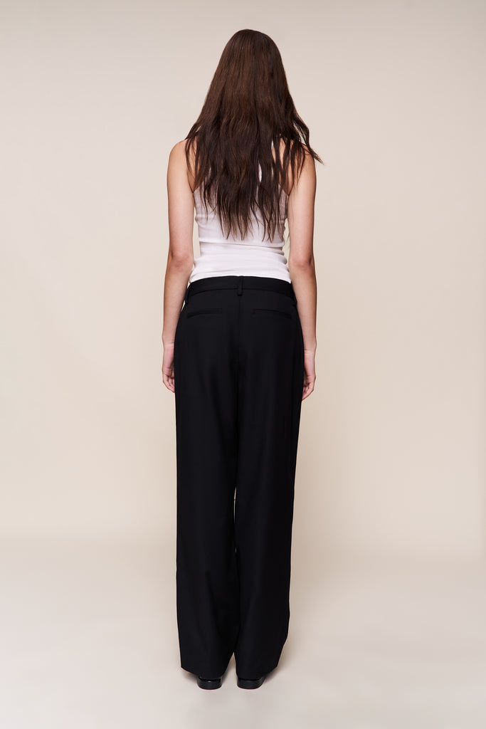 Leo Mid Rise Straight Pant in Black