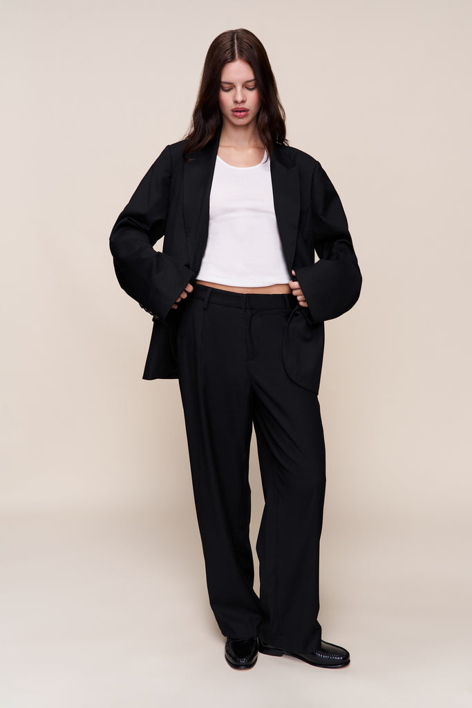 Leo Mid Rise Straight Pant in Black