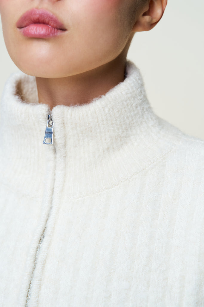 MILA ZIP UP IN IVORY