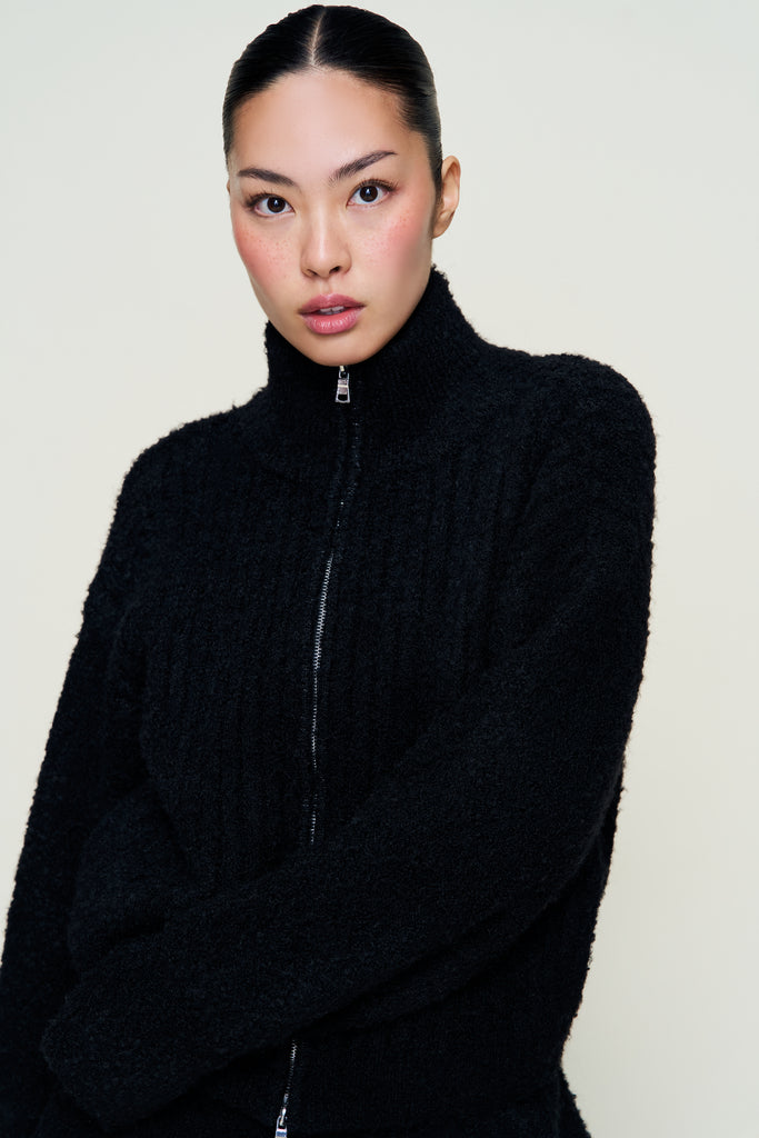 MILA ZIP UP IN BLACK