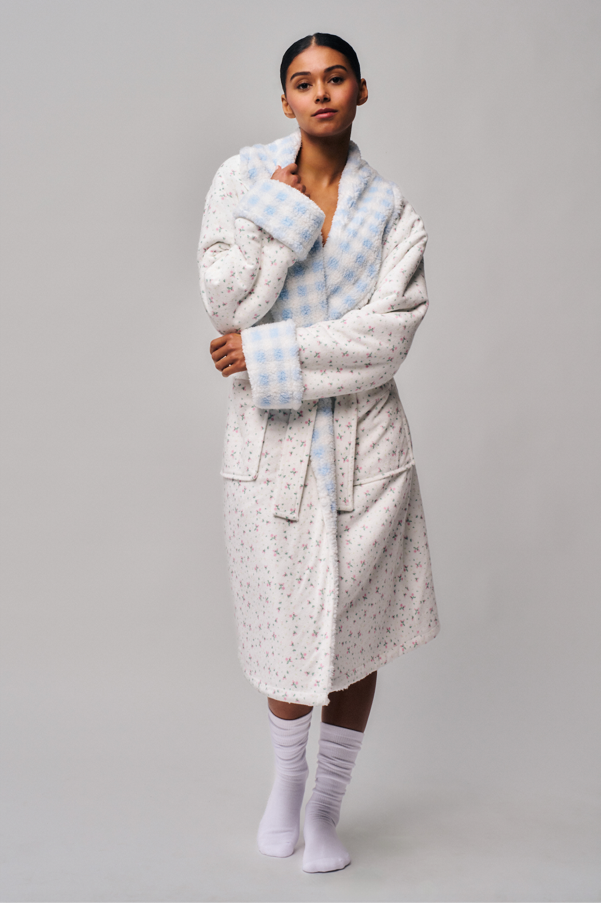 Cozy Cloud Reversible Robe - Floral White/ Gingham / S/M