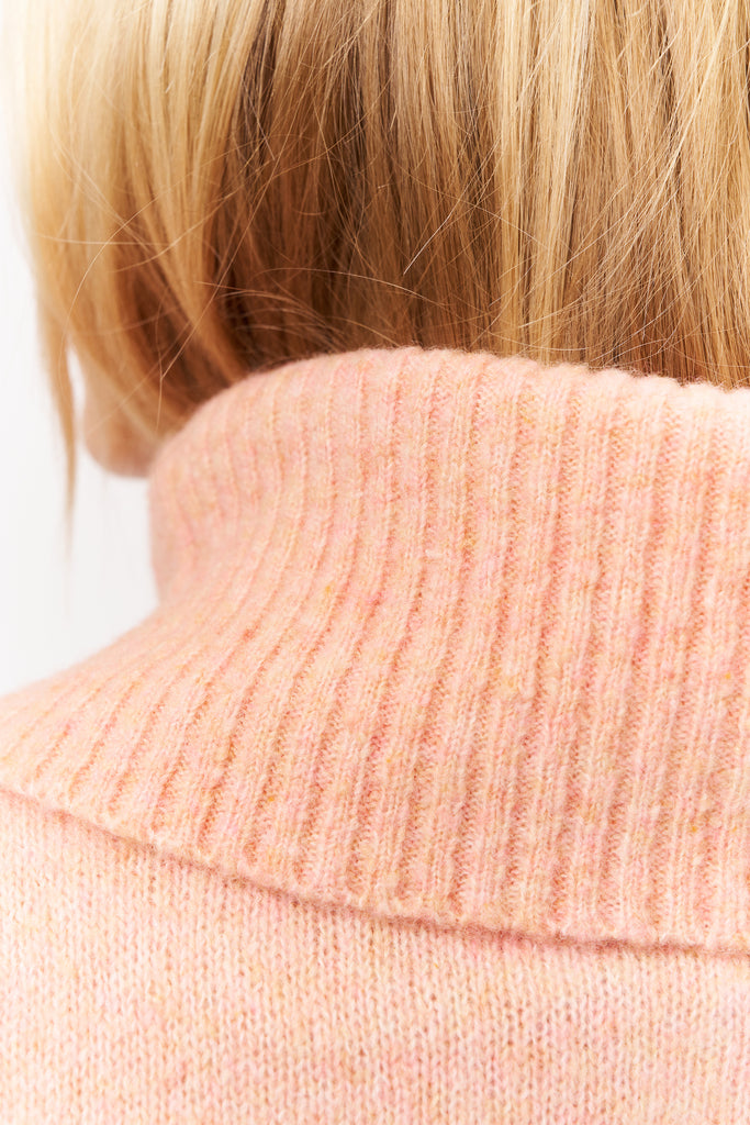 ESTELLE SWEATER TOP IN PEACH